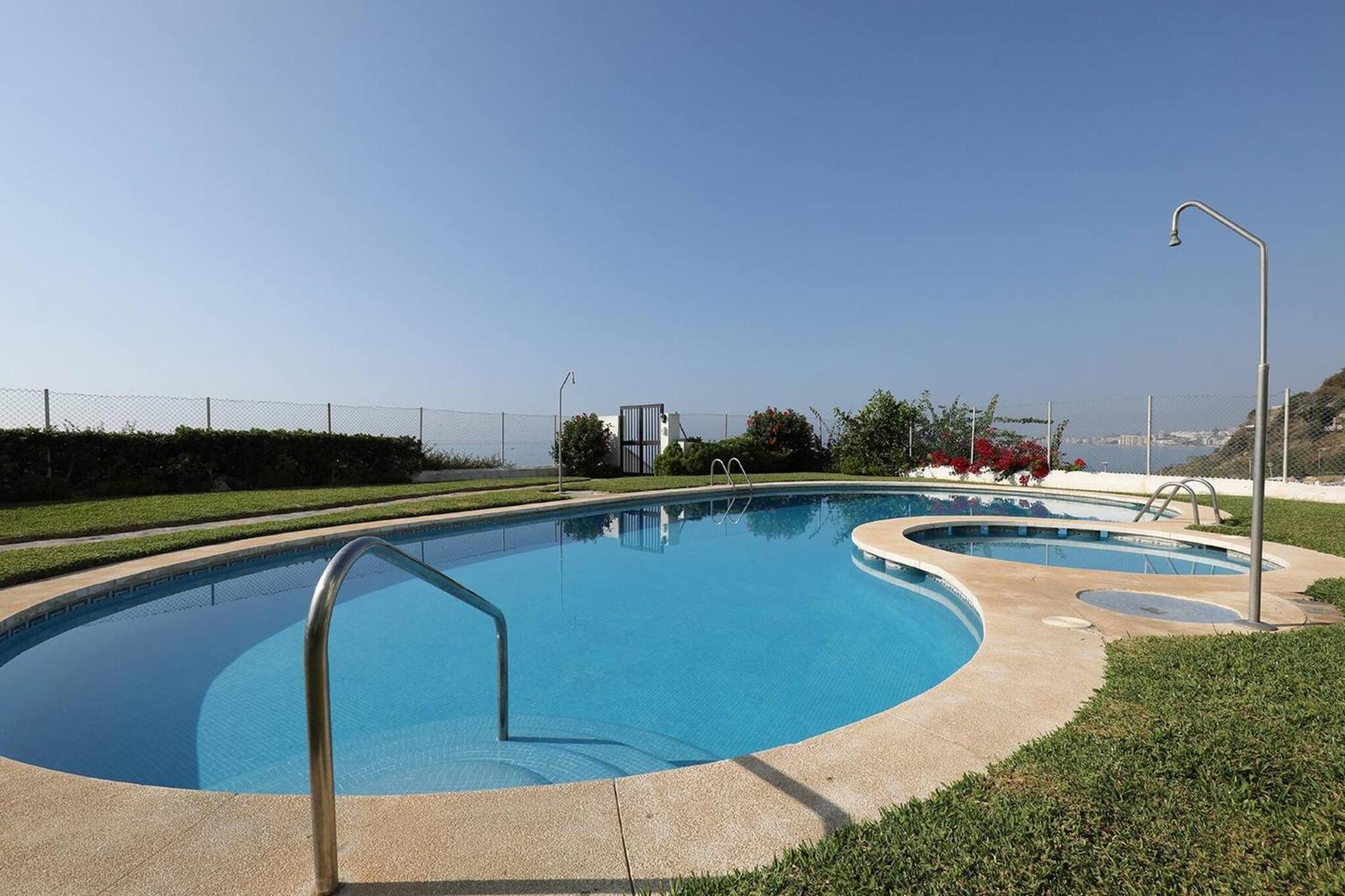082 - Stunning Sea Views Beachfront Apartment Benalmádena Kültér fotó
