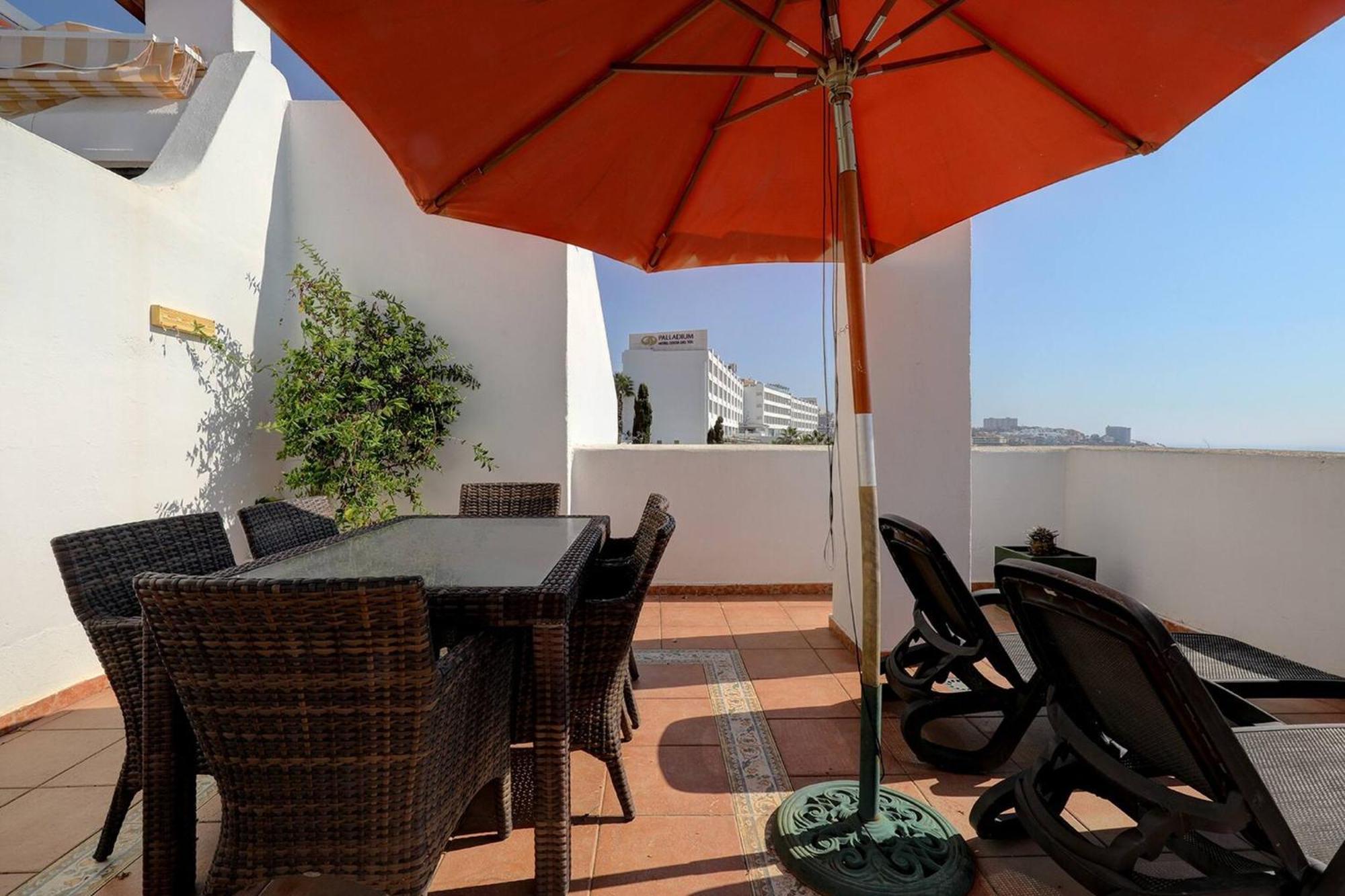 082 - Stunning Sea Views Beachfront Apartment Benalmádena Kültér fotó