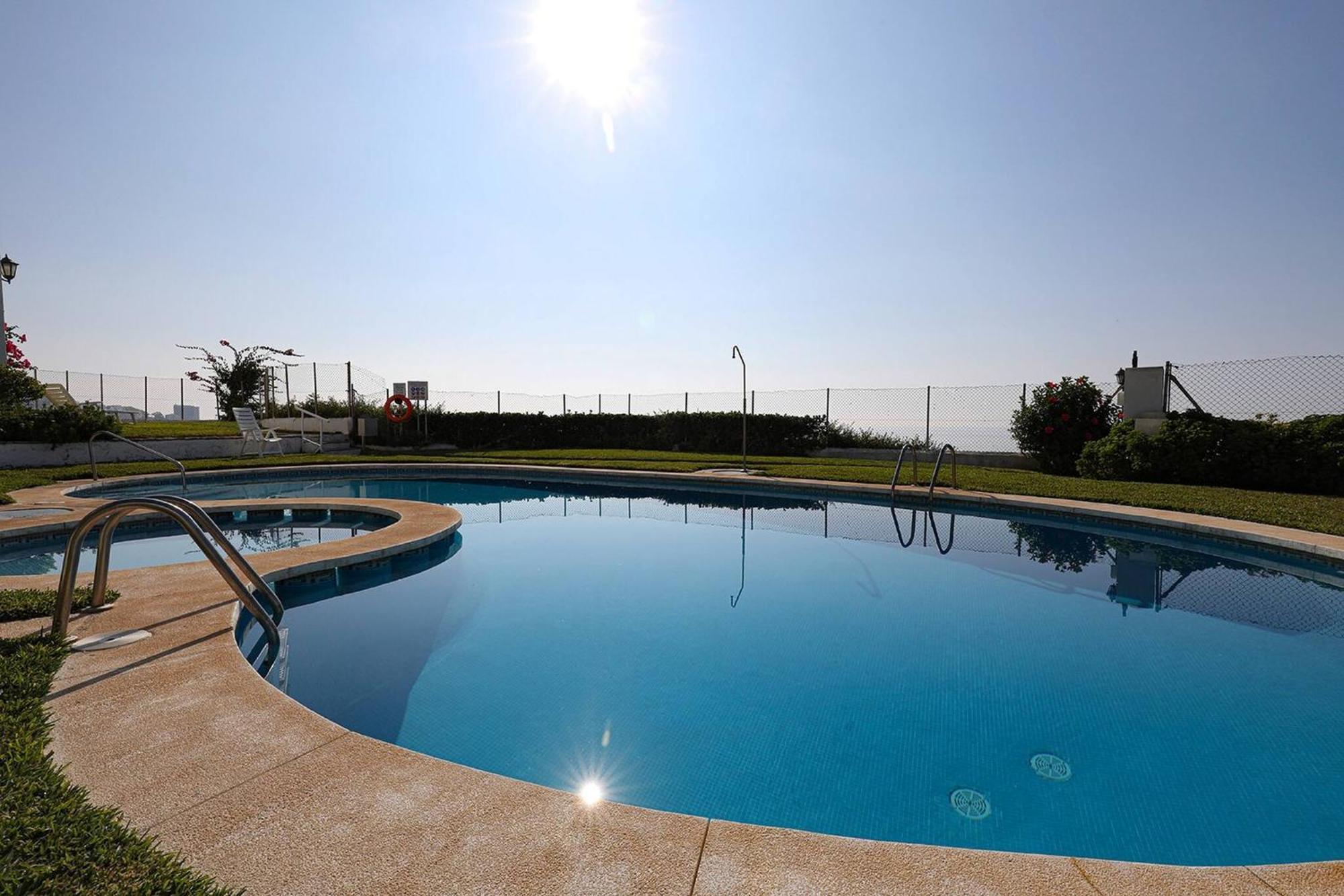 082 - Stunning Sea Views Beachfront Apartment Benalmádena Kültér fotó