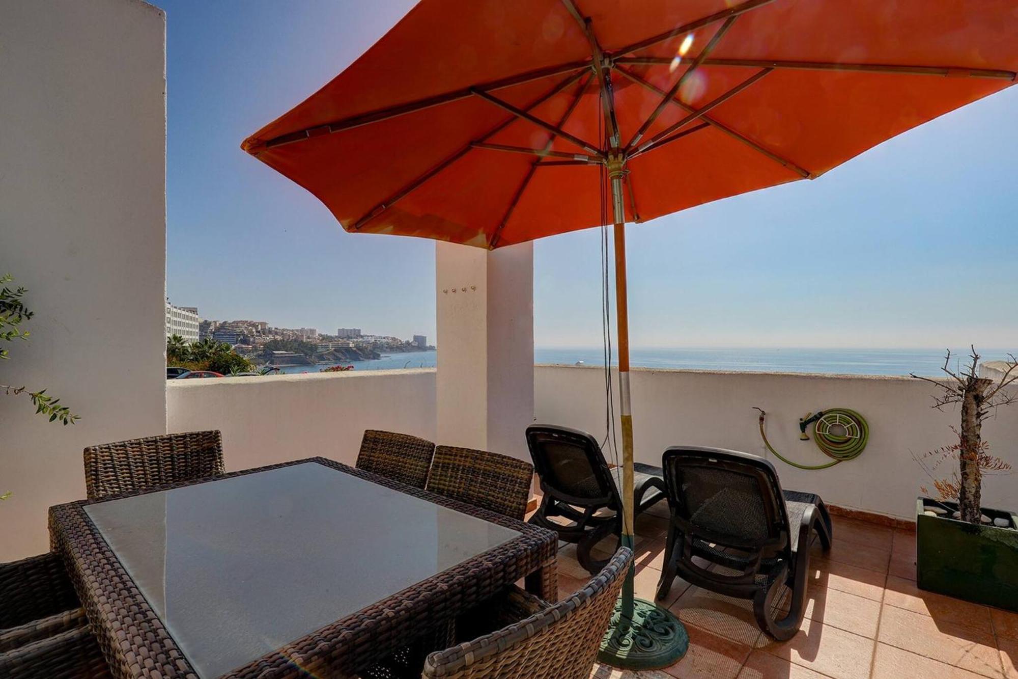 082 - Stunning Sea Views Beachfront Apartment Benalmádena Kültér fotó