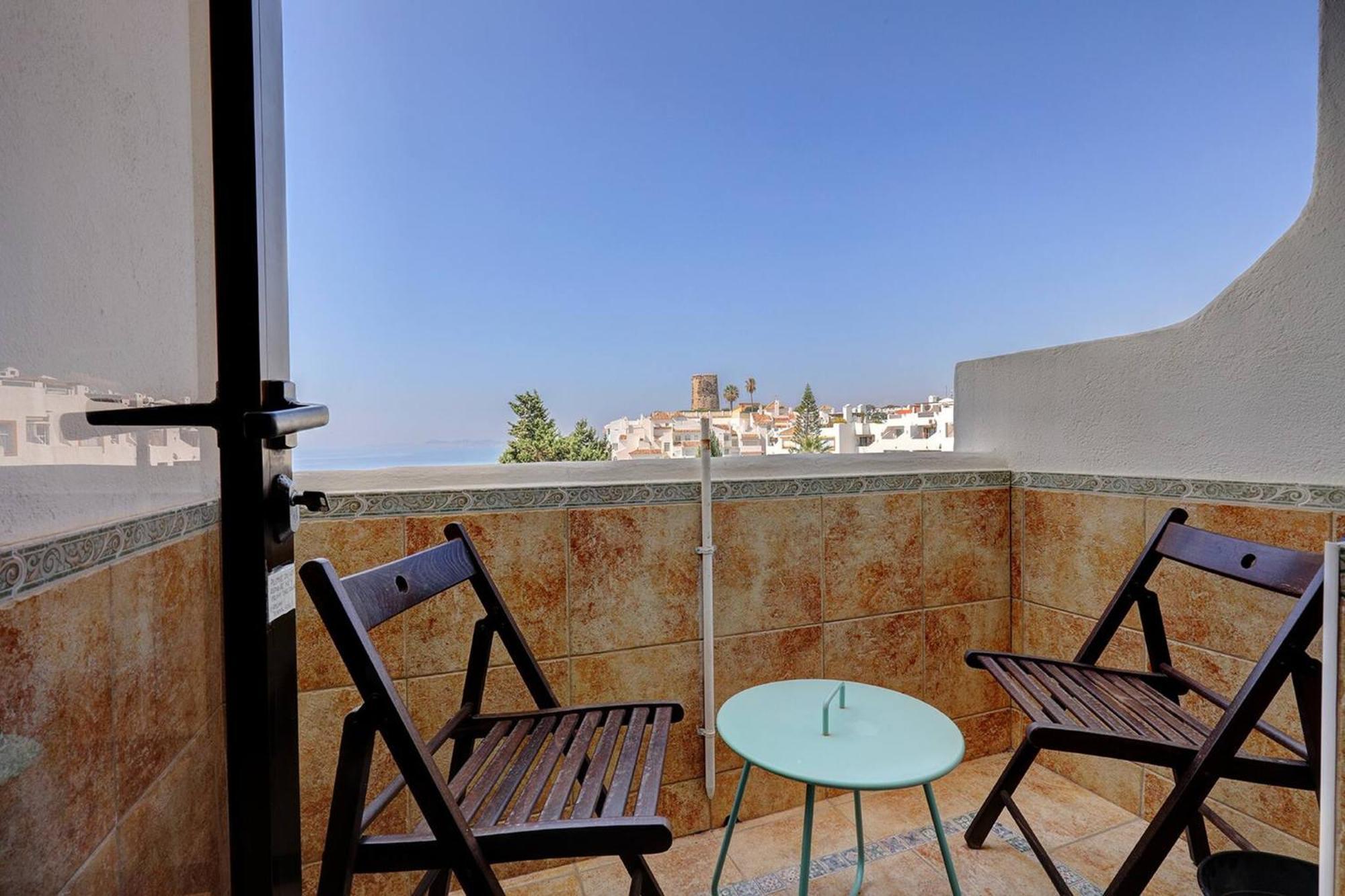 082 - Stunning Sea Views Beachfront Apartment Benalmádena Kültér fotó