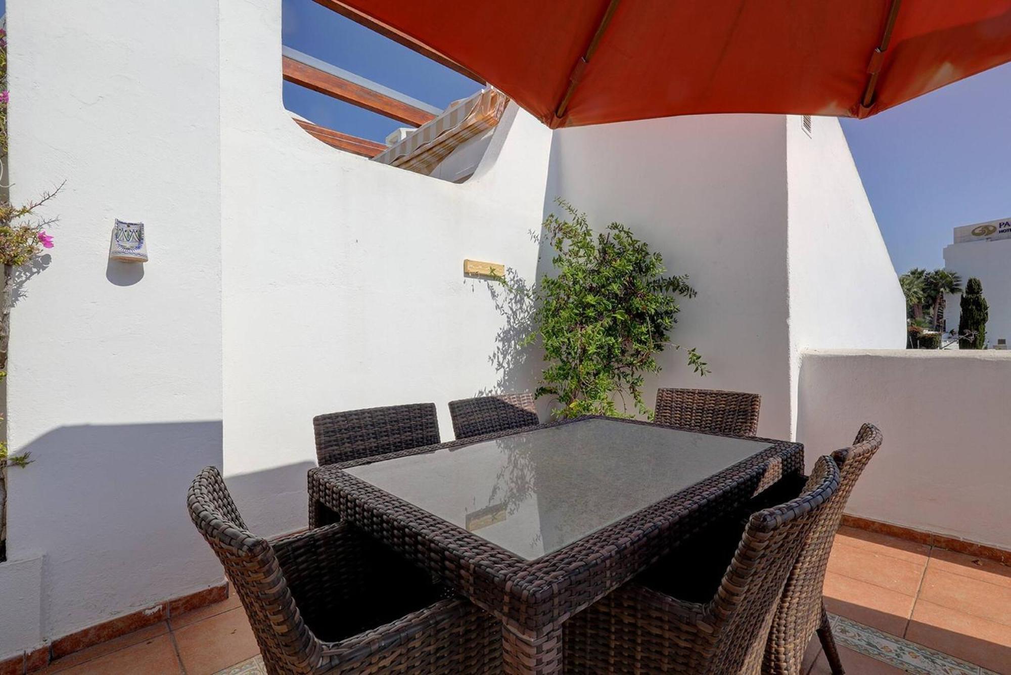 082 - Stunning Sea Views Beachfront Apartment Benalmádena Kültér fotó
