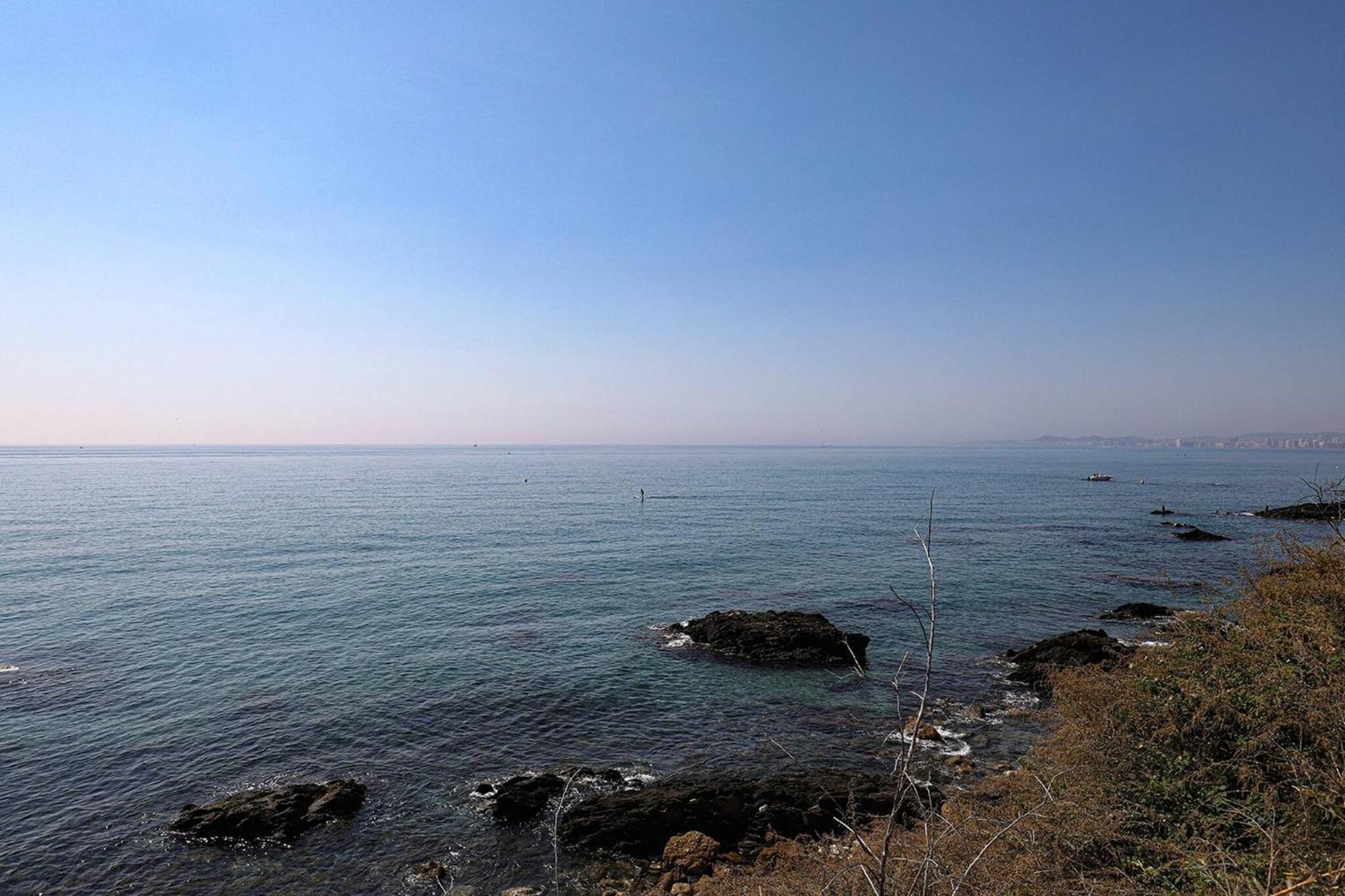 082 - Stunning Sea Views Beachfront Apartment Benalmádena Kültér fotó