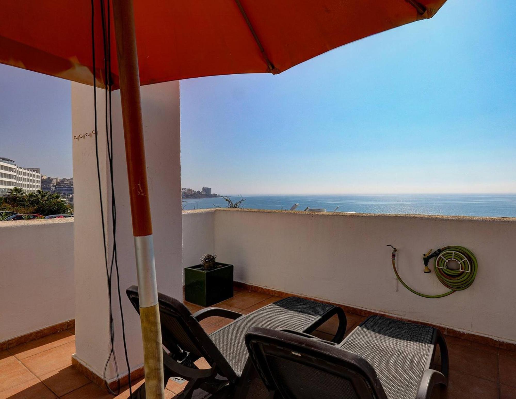 082 - Stunning Sea Views Beachfront Apartment Benalmádena Kültér fotó