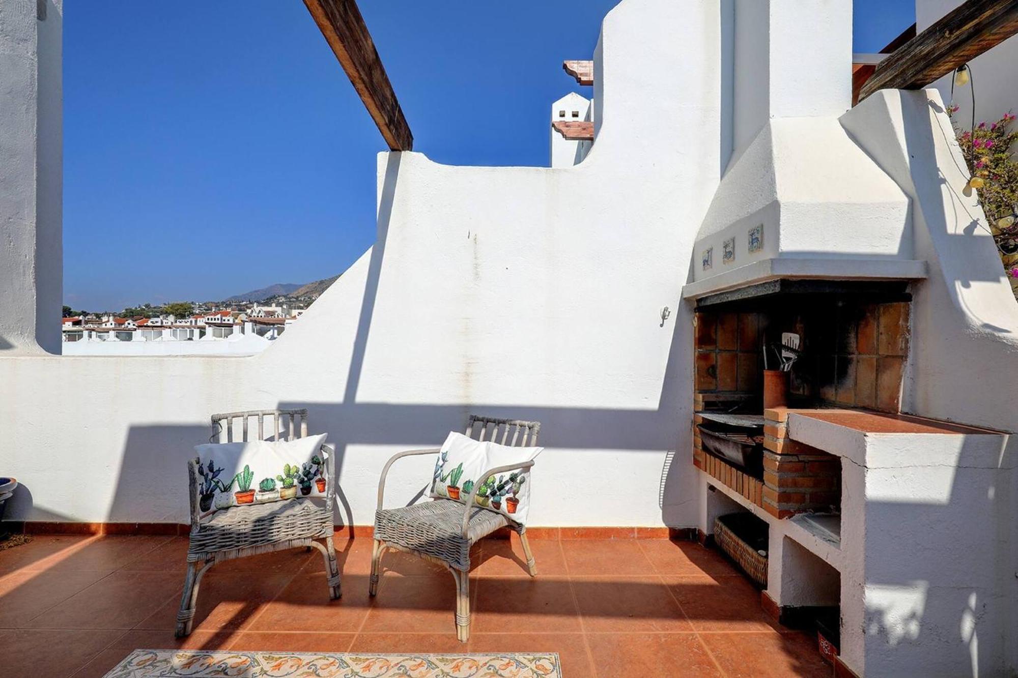 082 - Stunning Sea Views Beachfront Apartment Benalmádena Kültér fotó